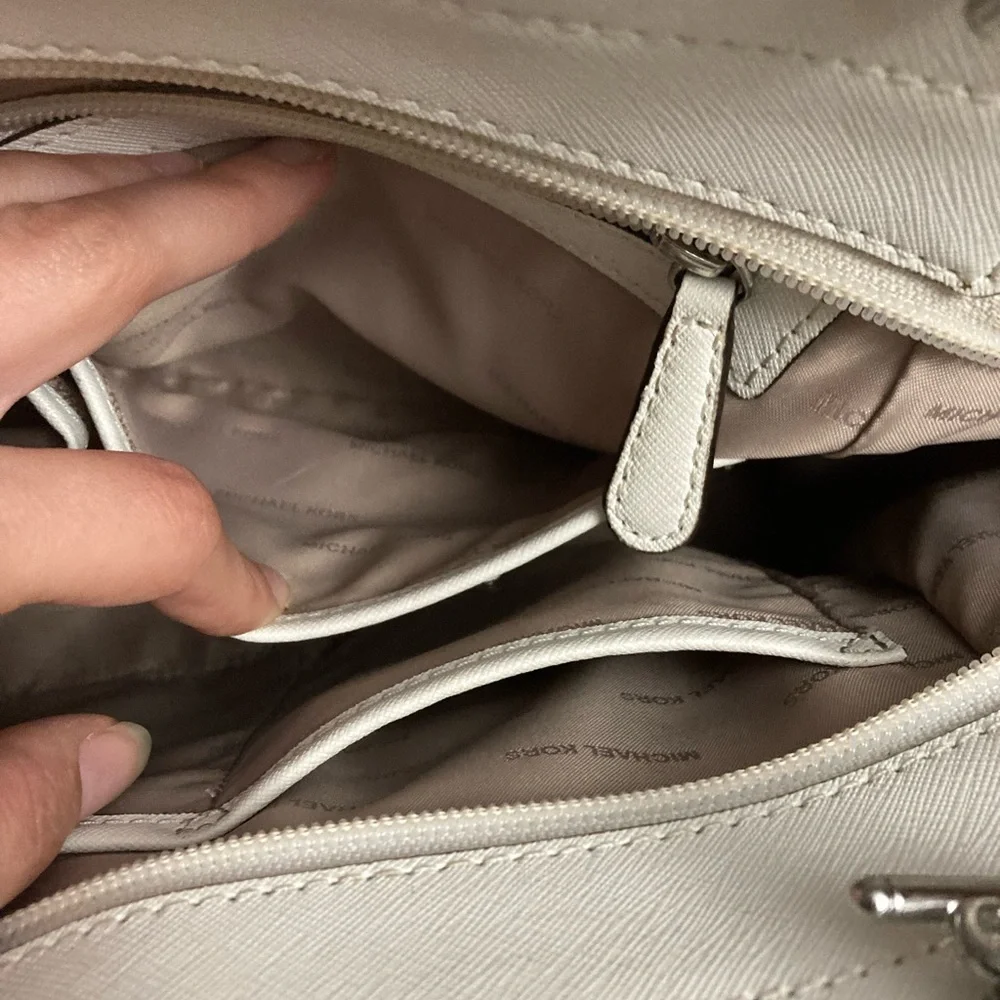 Michael Kors White Shoulder Bag with Silver Chain - Picture 7 of 8